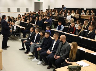 2025-12-03 19-06-08.jpeg